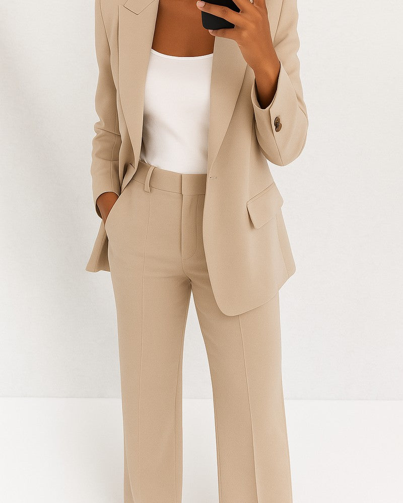 color:beige